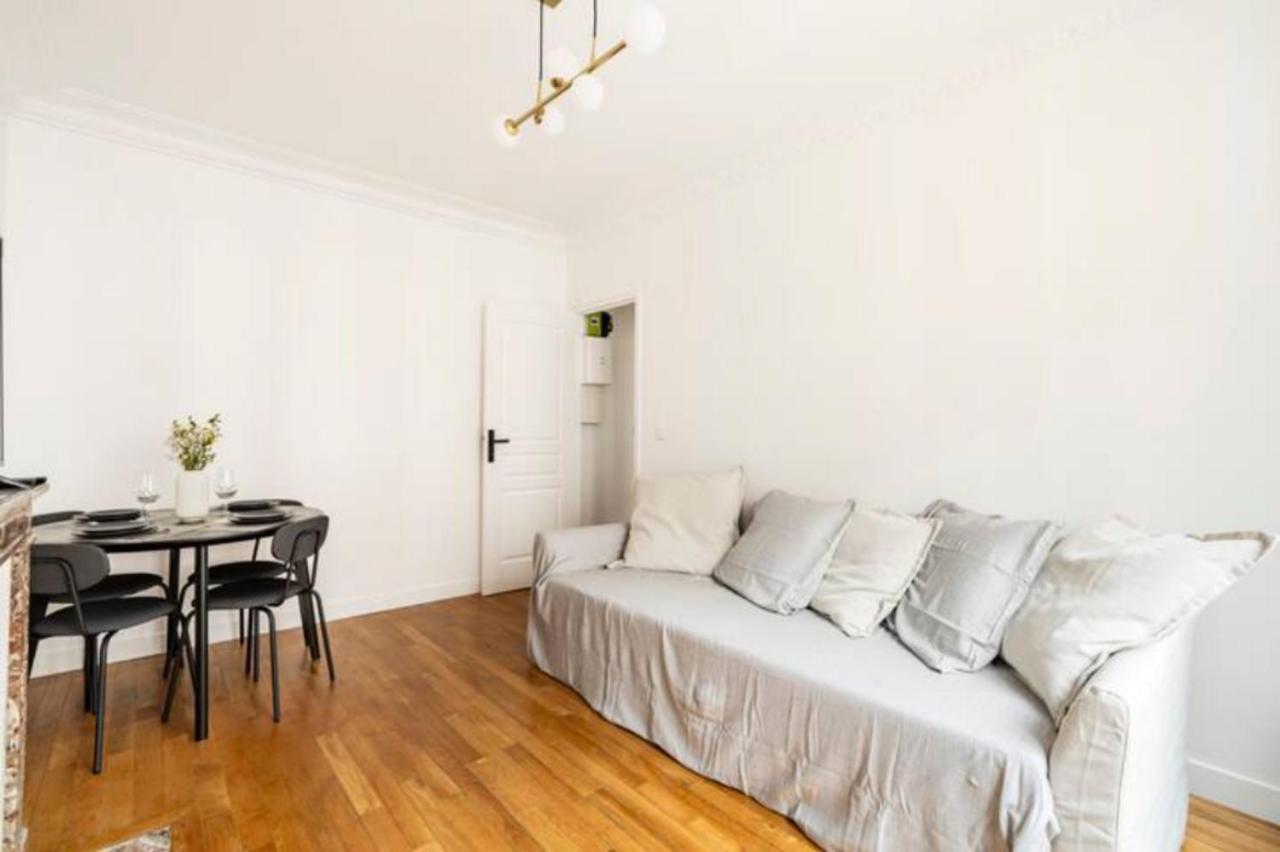 The Square, Paris-Asnieres, Private Apartment With Bedroom And Living Room Exterior foto
