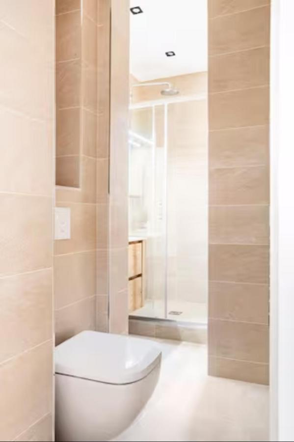 The Square, Paris-Asnieres, Private Apartment With Bedroom And Living Room Exterior foto