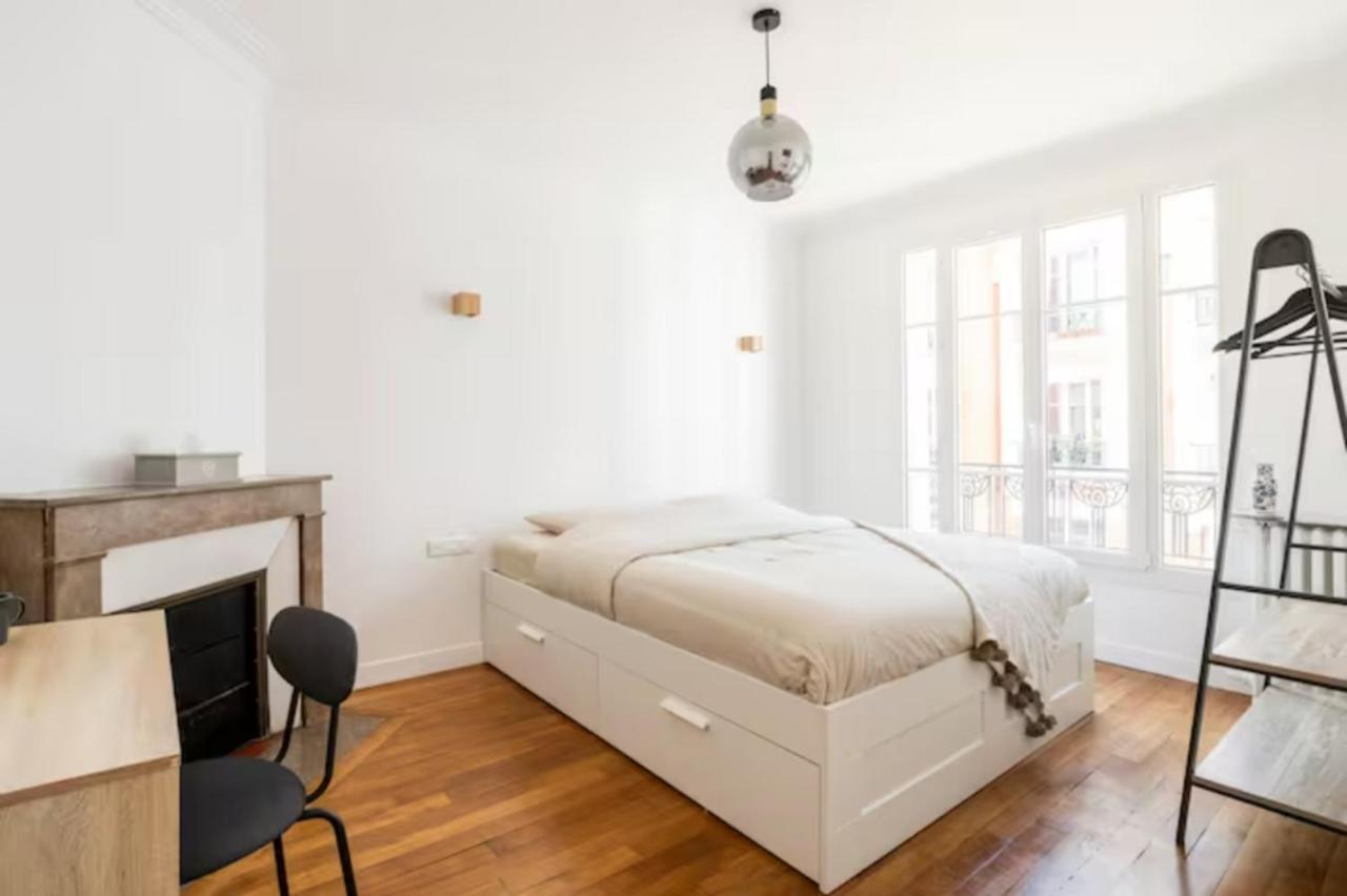 The Square, Paris-Asnieres, Private Apartment With Bedroom And Living Room Exterior foto